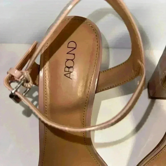 Nordstrom Abound nude patent block heel sandals with clear strap Shoe size 9 - Picture 4 of 16